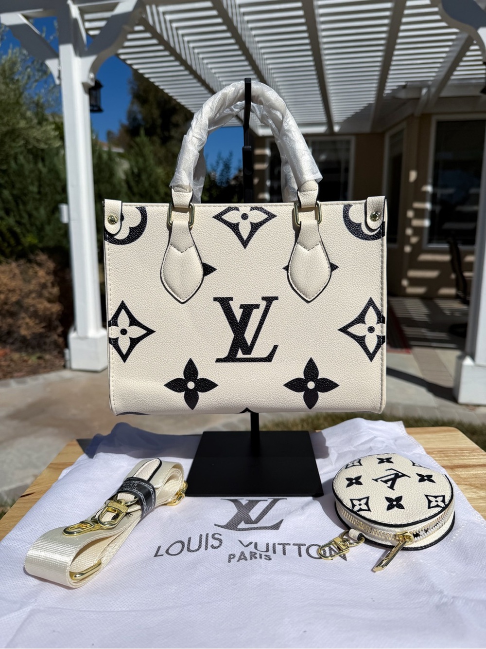 ✨COMING SOON✨ NEW LV Print White Black Monogram OnTheGo Satchel Bag & Coin Purse - Picture 4 of 15